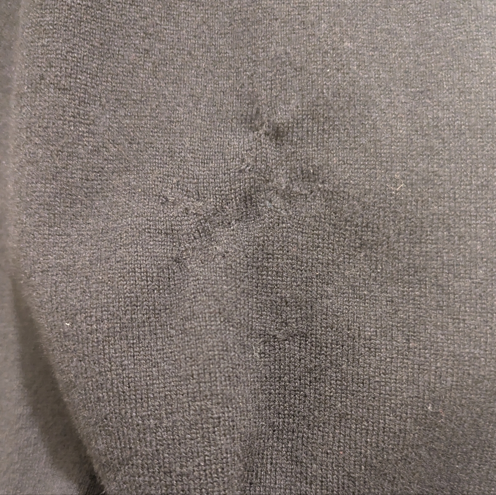 *Flawed* Everlane Men's Black V-Neck Long Sleeve 100% Cashmere Sweater- L - Picture 14 of 14